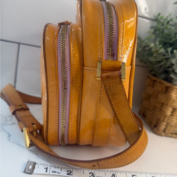 Authentic Louis Vuitton Wooster Vernis crossbody/ shoulder bag - Picture 3 of 10